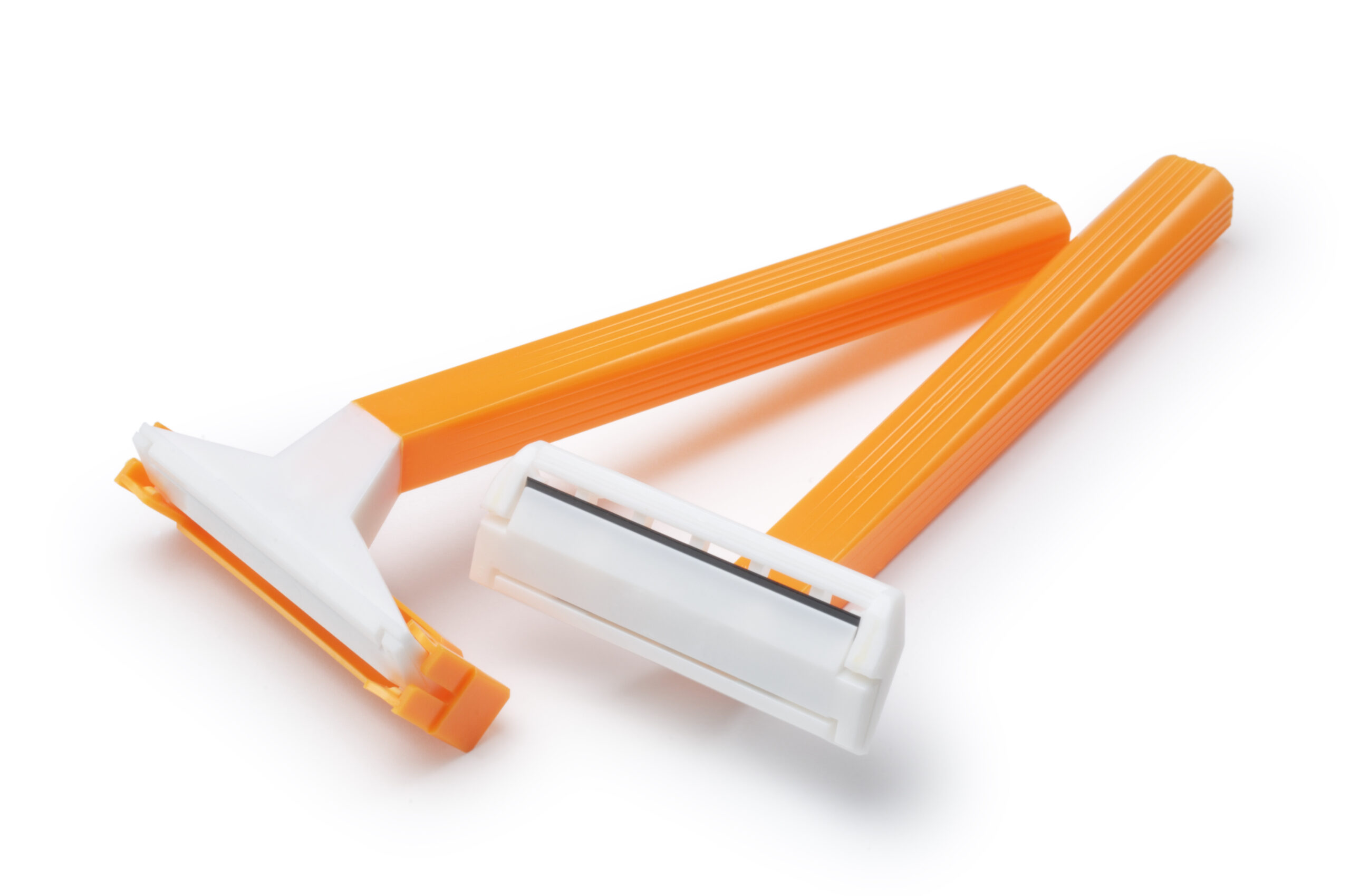 pair of razors in white background Flow wrapping solutions from Redpack Packaging Machinery